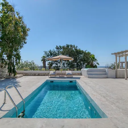 Paradisia Private Swimming Pool And Jacuzzi