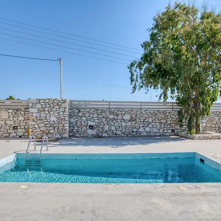 Апартаменты Paradisia Private Swimming Pool And Jacuzzi Sarakiniko (Paros)