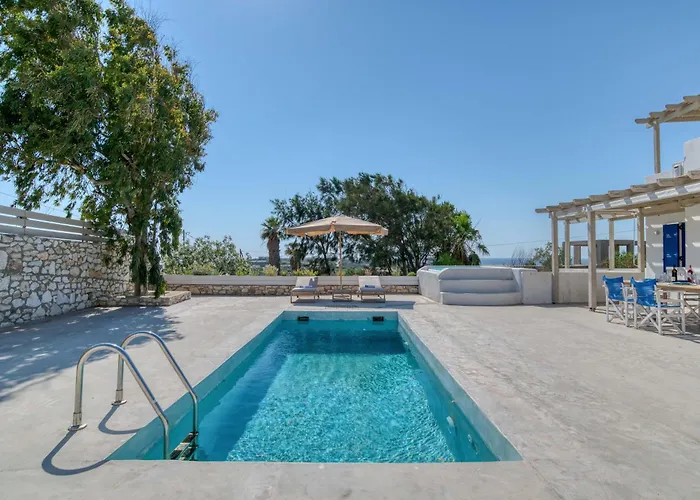 Paradisia Private Swimming Pool And Jacuzzi