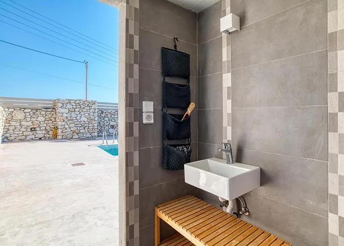 Paradisia Private Swimming Pool And Jacuzzi *