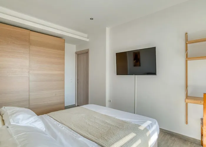 Paradisia Private Swimming Pool And Jacuzzi *