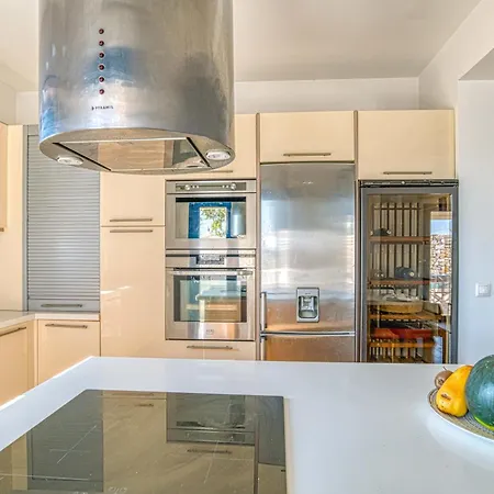 Paradisia Private Swimming Pool And Jacuzzi Apartment *